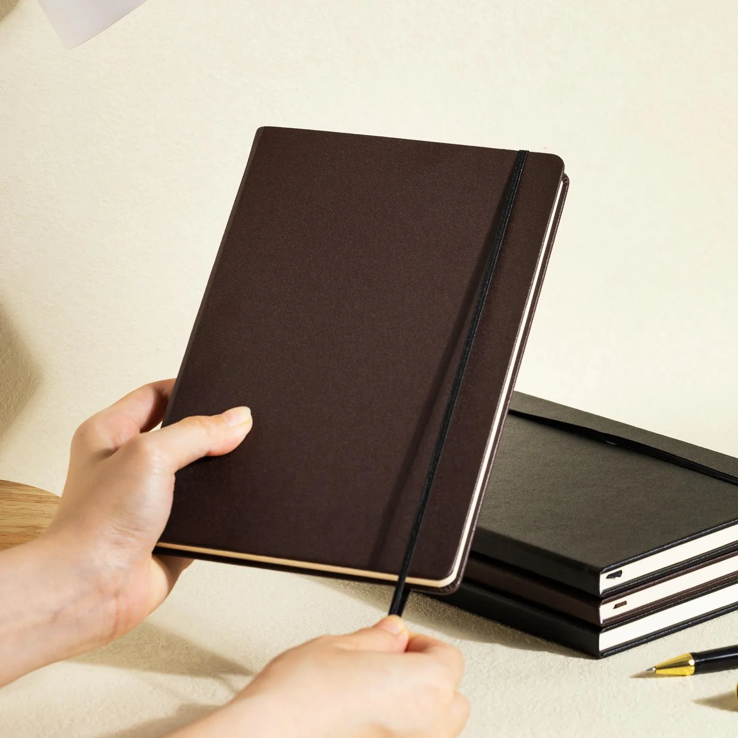 Бизнес-блокнот Deli Squared Notebook A5 из искусственной кожи с резинкой фиксации - Image 3