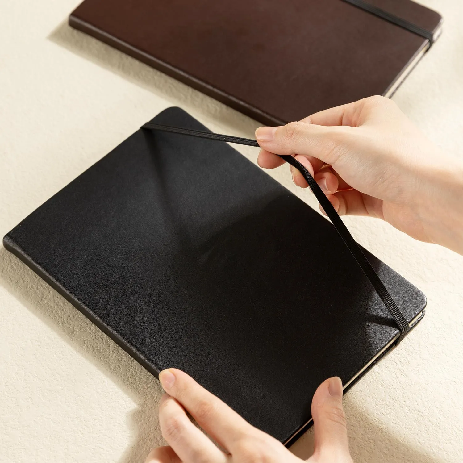 Бизнес-блокнот Deli Squared Notebook A5 из искусственной кожи с резинкой фиксации - Image 7