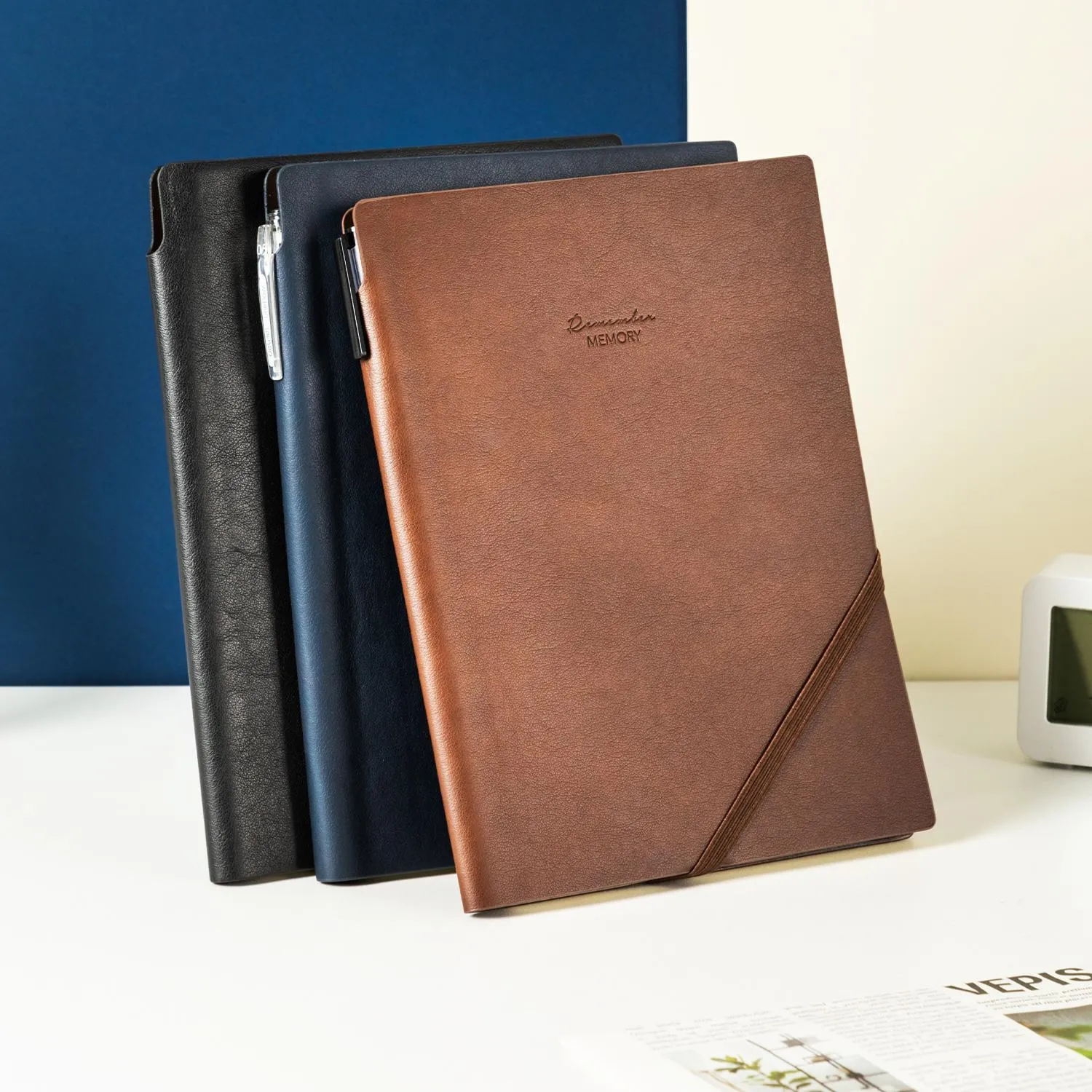 Бизнес-блокнот Deli Squared Notebook A5 искусственная кожа, резинка фиксации, тиснение, синий - Image 11
