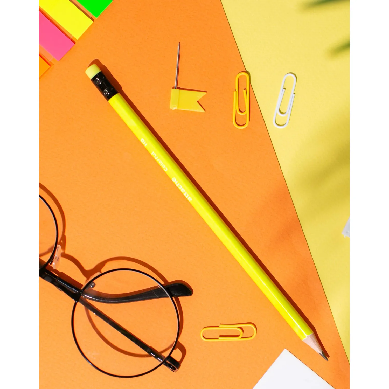 Карандаш чернографитный НВ с ластиком Attache Colorful заточённый трёхгранный - Image 6