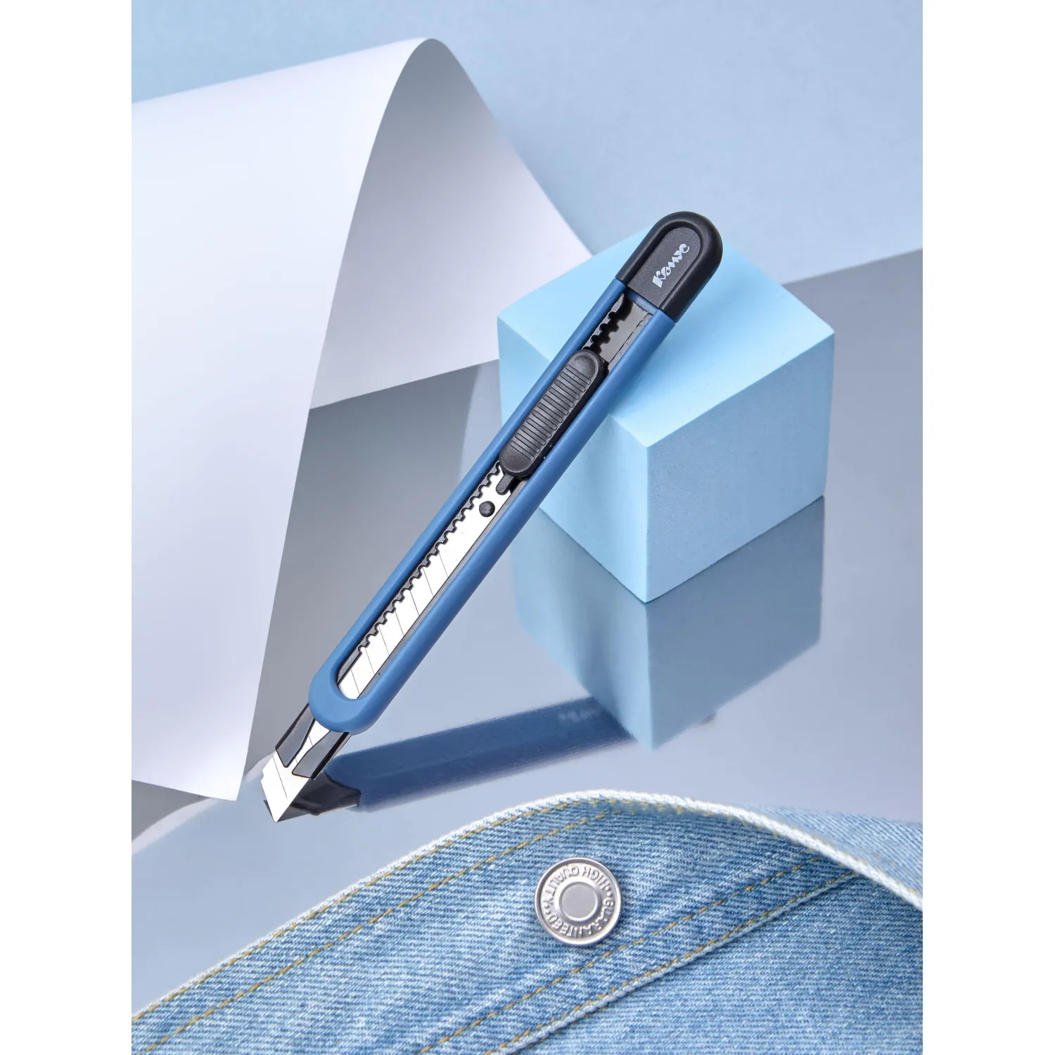 Нож канцелярский Комус Denim усиленный с фиксатором 9 мм (SX37S-Denim-SoftT) - Image 7